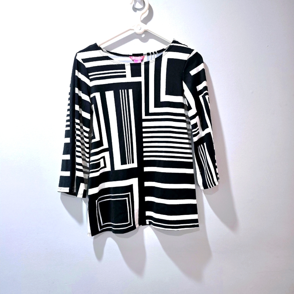 NWOT Women's Geometric Black and White Top Blouse Size Petite S